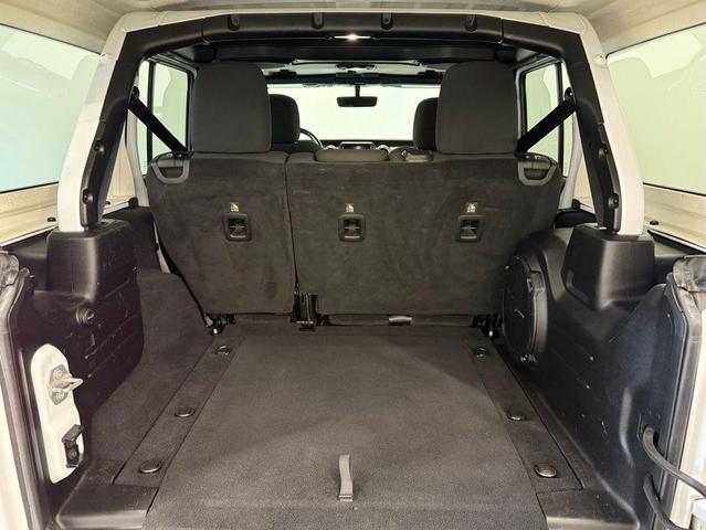 Photo of 2018 Bright White Clearcoat Jeep Wrangler Unlimited