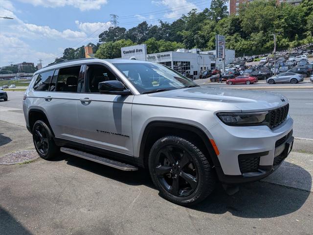 Photo of 2021 Silver Zynith Jeep Grand Cherokee L
