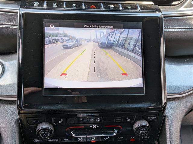 Photo of 2021 Silver Zynith Jeep Grand Cherokee L