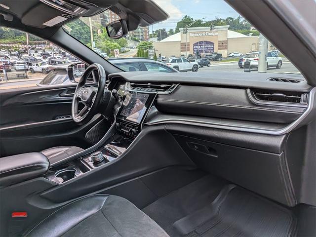 Photo of 2021 Silver Zynith Jeep Grand Cherokee L