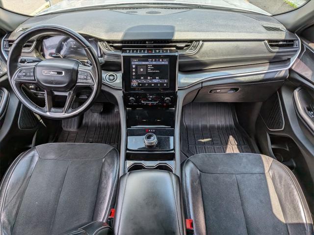 Photo of 2021 Silver Zynith Jeep Grand Cherokee L