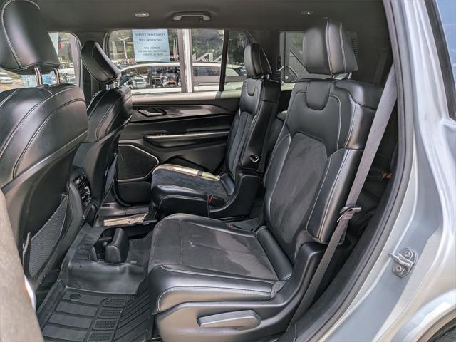 Photo of 2021 Silver Zynith Jeep Grand Cherokee L