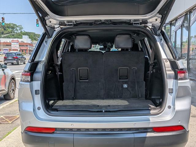 Photo of 2021 Silver Zynith Jeep Grand Cherokee L