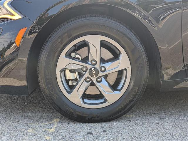 Photo of 2024 Ebony Black Kia K5