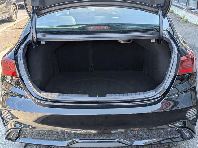 Photo of 2022 Aurora Black Kia Forte