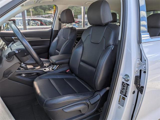 Photo of 2022 Glacial White Pearl Kia Telluride