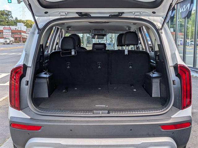 Photo of 2022 Glacial White Pearl Kia Telluride