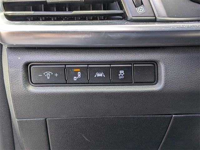 Photo of 2022 Glacial White Pearl Kia Telluride