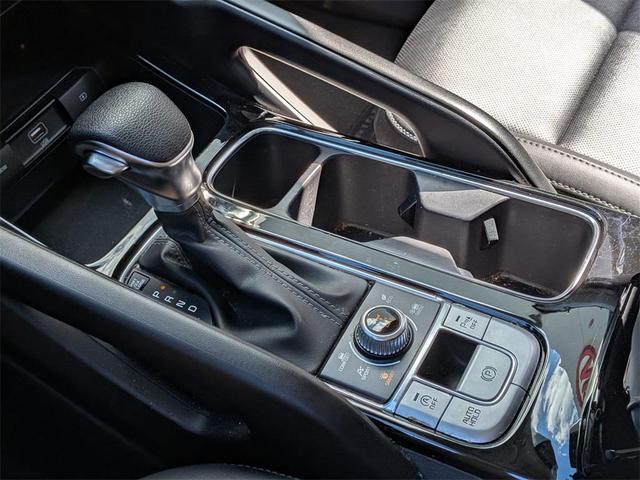 Photo of 2022 Glacial White Pearl Kia Telluride