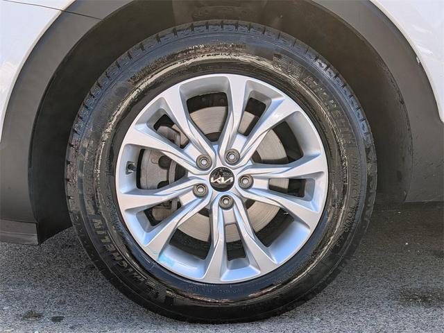 Photo of 2022 Glacial White Pearl Kia Telluride