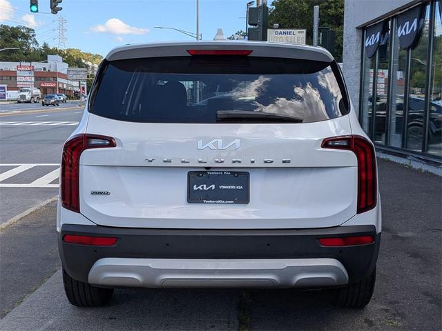 Photo of 2022 Glacial White Pearl Kia Telluride
