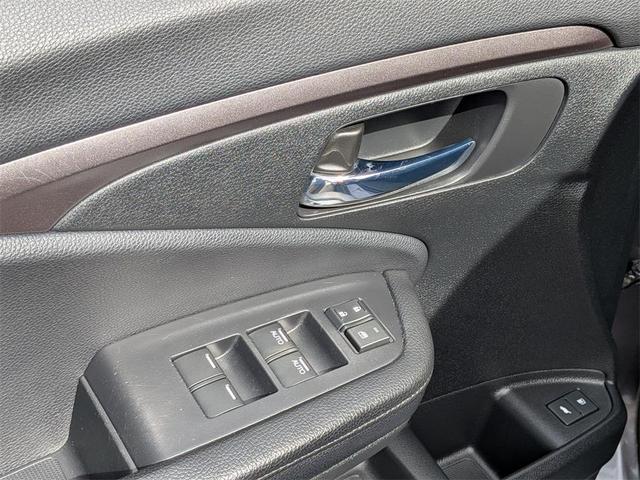 Photo of 2017 Modern Steel Metallic Honda Pilot