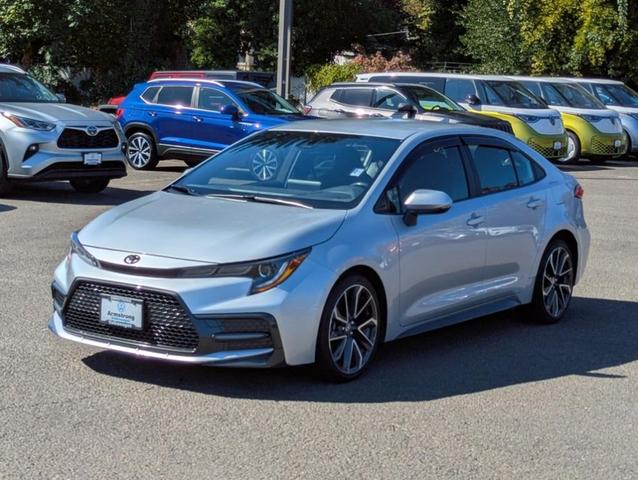 Photo of 2022 Classic Silver Metallic Toyota Corolla