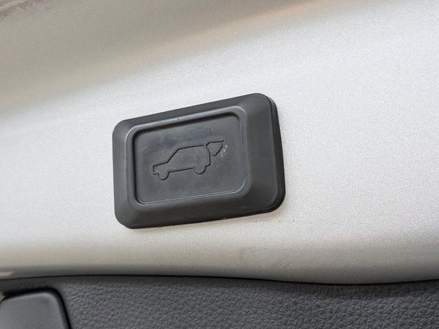 Photo of 2022 Silver Sky Metallic Toyota RAV4 Hybrid