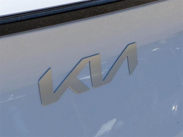 Photo of 2024 Glacial White Pearl Kia Sportage