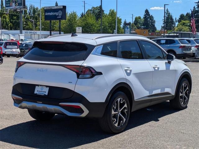 Photo of 2024 Glacial White Pearl Kia Sportage