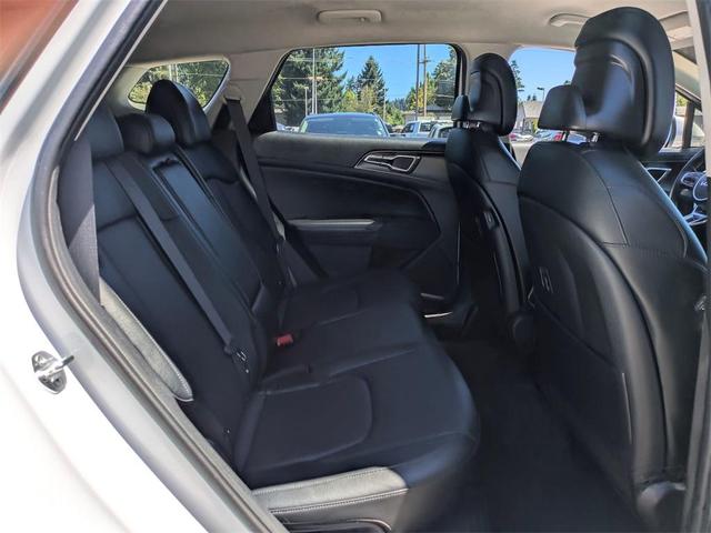 Photo of 2024 Glacial White Pearl Kia Sportage
