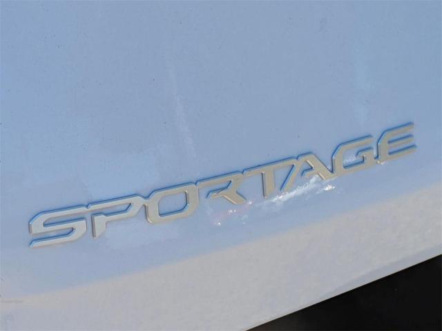 Photo of 2024 Glacial White Pearl Kia Sportage
