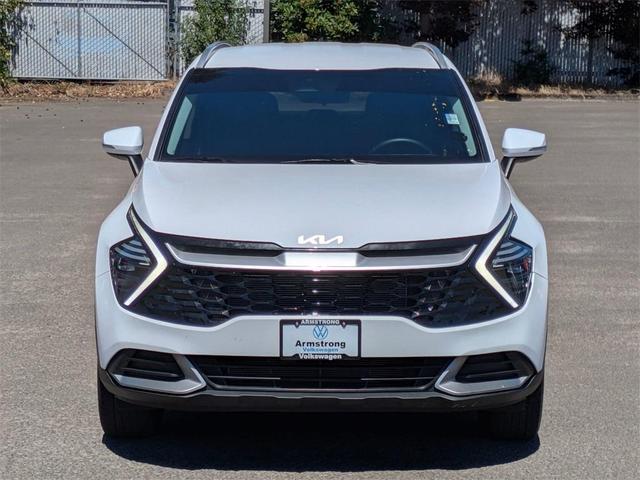 Photo of 2024 Glacial White Pearl Kia Sportage