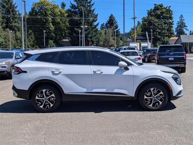 Photo of 2024 Glacial White Pearl Kia Sportage