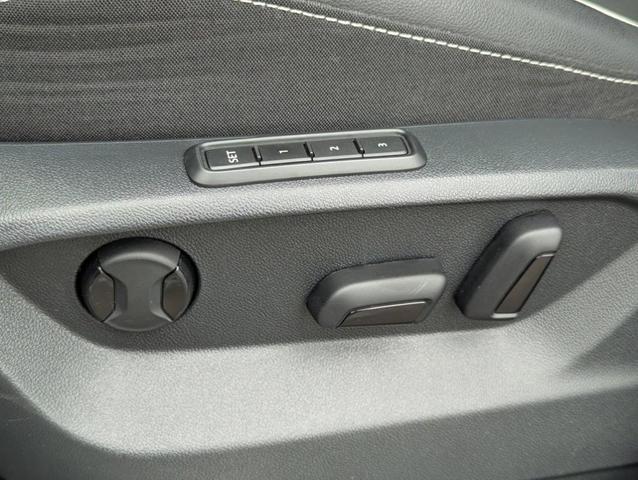 Photo of 2023 Opal White Pearl Effect Volkswagen Tiguan