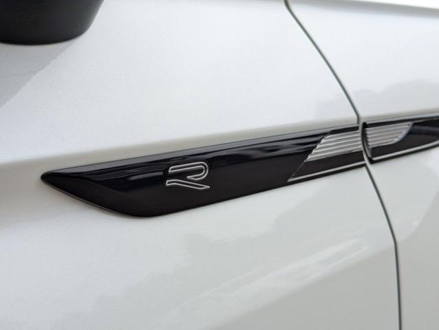 Photo of 2023 Opal White Pearl Effect Volkswagen Tiguan