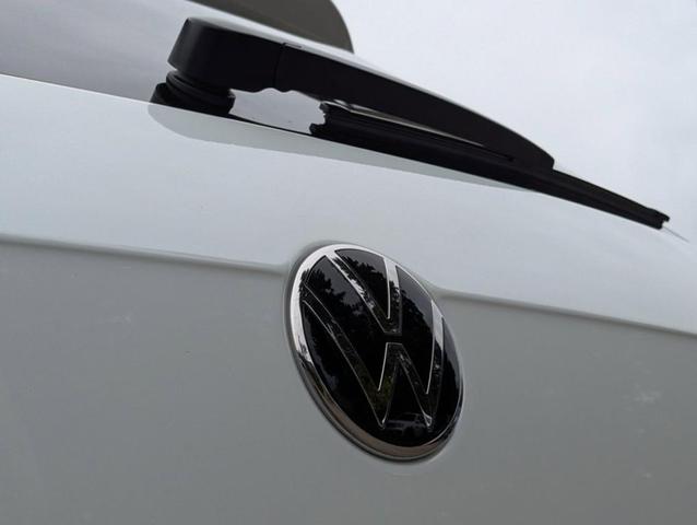 Photo of 2023 Opal White Pearl Effect Volkswagen Tiguan