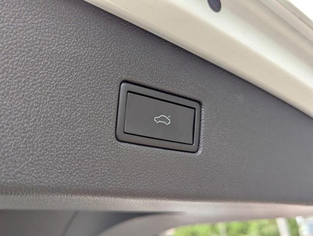 Photo of 2023 Opal White Pearl Effect Volkswagen Tiguan