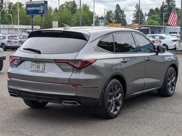 Photo of 2023 Lunar Silver Metallic Acura MDX
