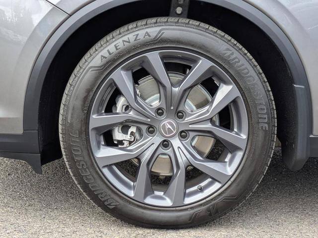 Photo of 2023 Lunar Silver Metallic Acura MDX