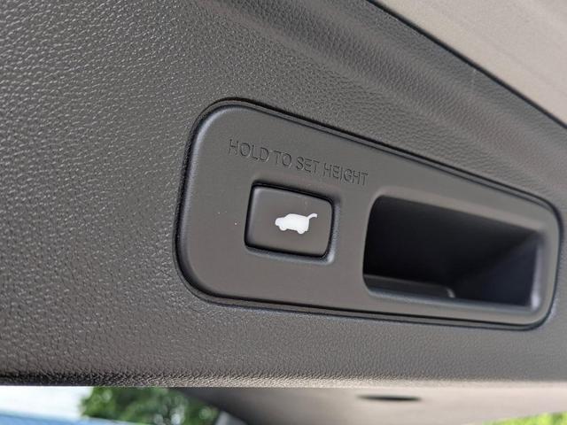 Photo of 2023 Lunar Silver Metallic Acura MDX
