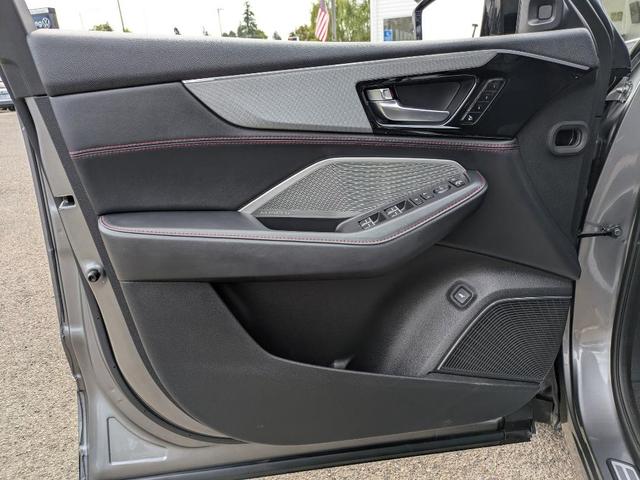 Photo of 2023 Lunar Silver Metallic Acura MDX