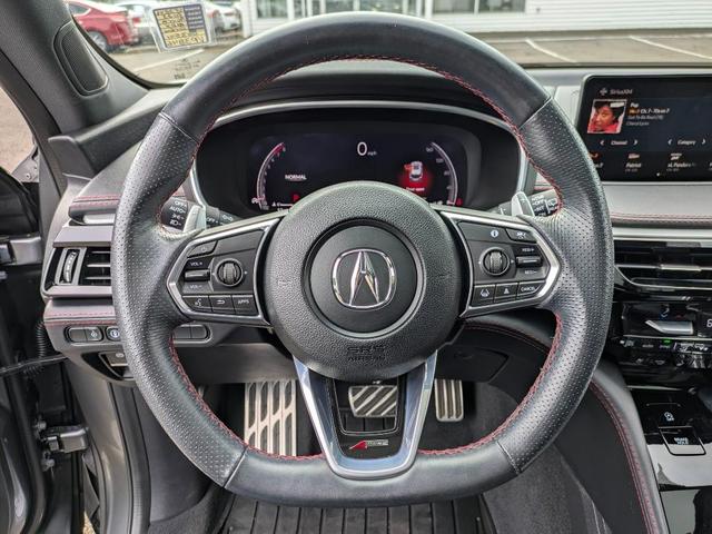 Photo of 2023 Lunar Silver Metallic Acura MDX