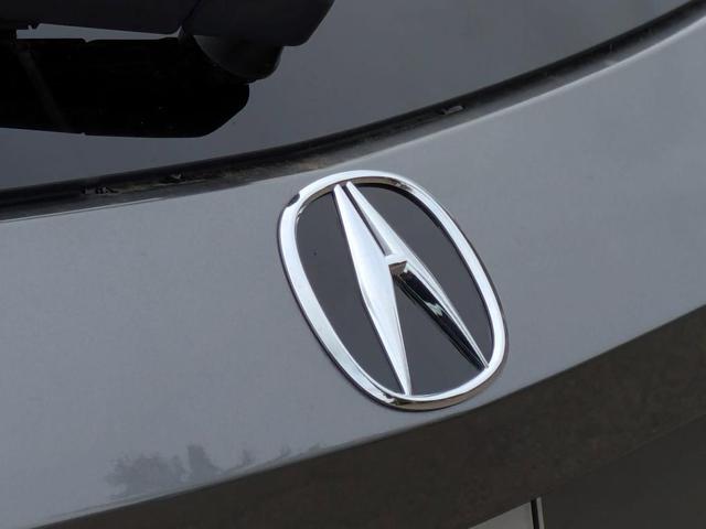 Photo of 2023 Lunar Silver Metallic Acura MDX