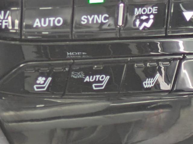 Photo of 2023 Lunar Silver Metallic Acura MDX
