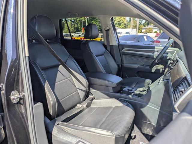 Photo of 2022 Deep Black Pearl Effect Volkswagen Atlas