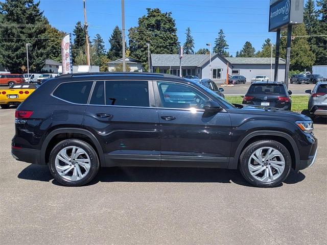 Photo of 2022 Deep Black Pearl Effect Volkswagen Atlas