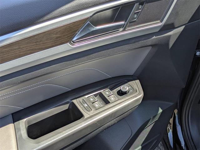 Photo of 2022 Deep Black Pearl Effect Volkswagen Atlas