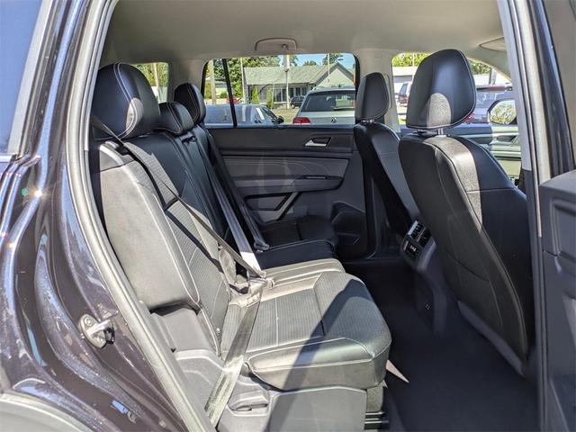 Photo of 2022 Deep Black Pearl Effect Volkswagen Atlas