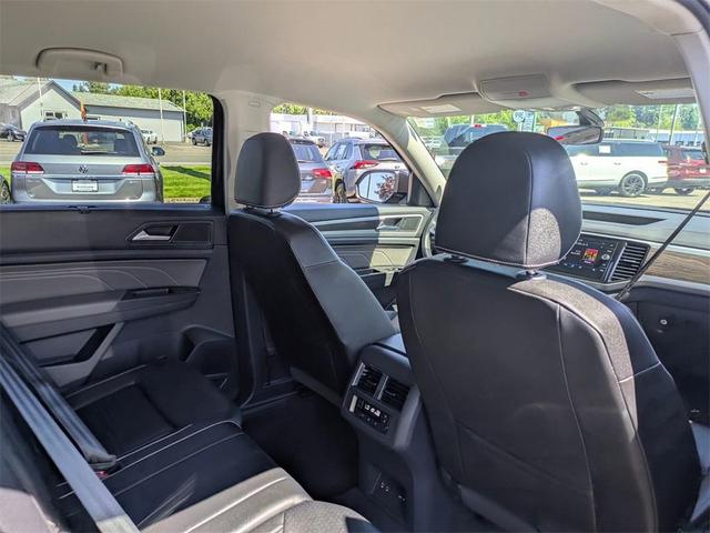 Photo of 2022 Deep Black Pearl Effect Volkswagen Atlas