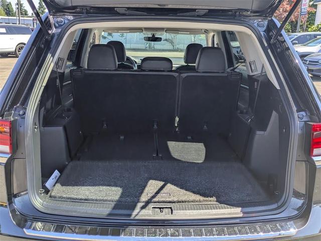 Photo of 2022 Deep Black Pearl Effect Volkswagen Atlas