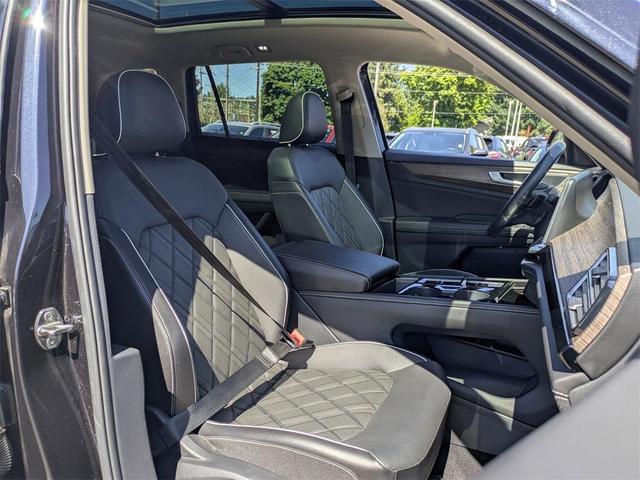Photo of 2024 Deep Black Pearl Effect Volkswagen Atlas