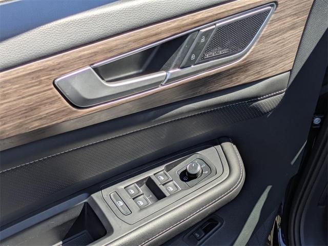 Photo of 2024 Deep Black Pearl Effect Volkswagen Atlas