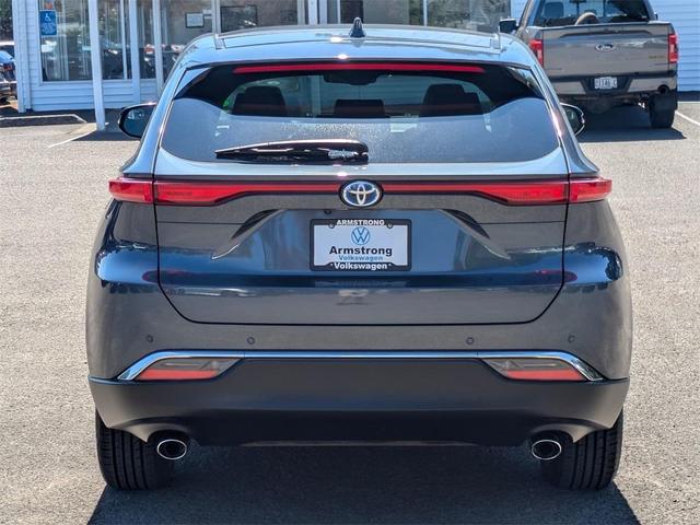 Photo of 2024 Gray Toyota Venza