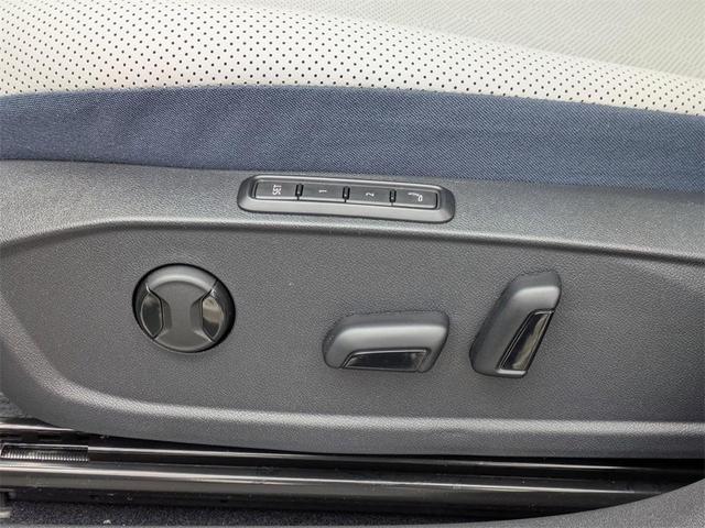 Photo of 2025 Pure Gray w/ Black Roof Volkswagen ID.4