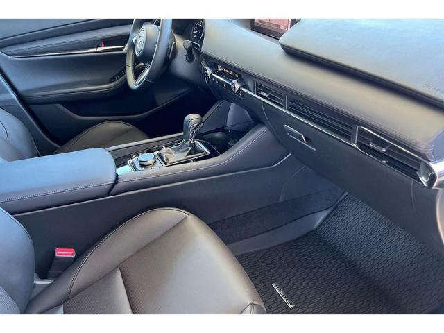 Photo of 2025 Snowflake White Pearl Mica Mazda Mazda3