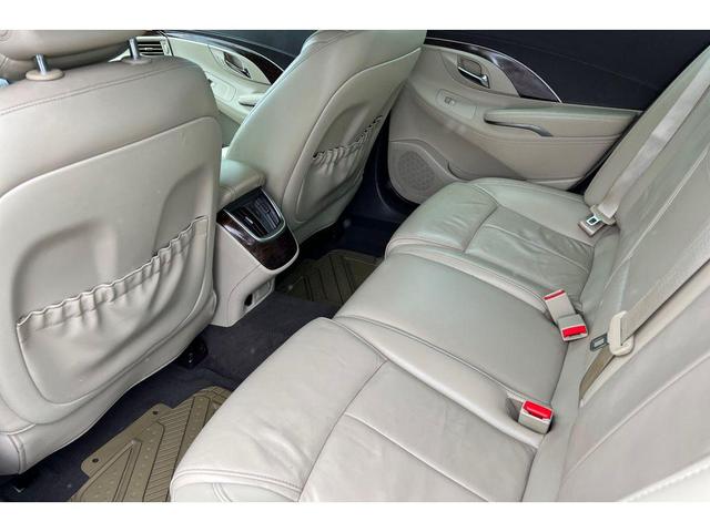 Photo of 2014 White Diamond Tricoat Buick LaCrosse