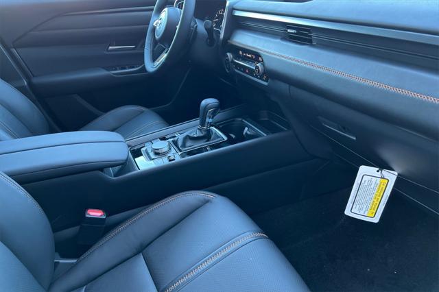 Photo of 2025 wind chill pearl Mazda CX-50