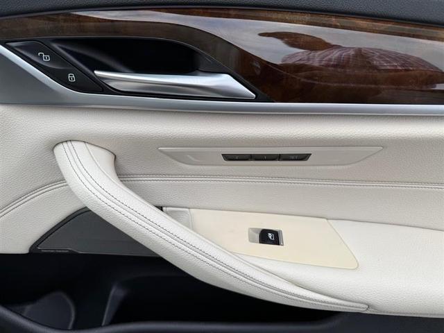 Photo of 2019 Black BMW 540