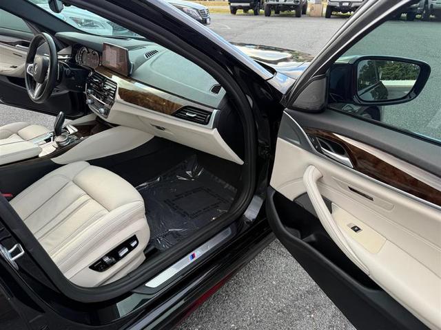 Photo of 2019 Black BMW 540